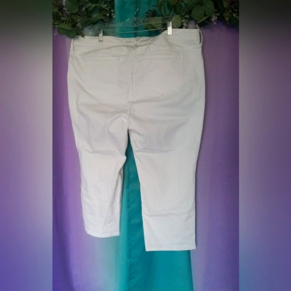 Torrid White Jeans VINTAGE STRETCHY - Picture 2 of 6